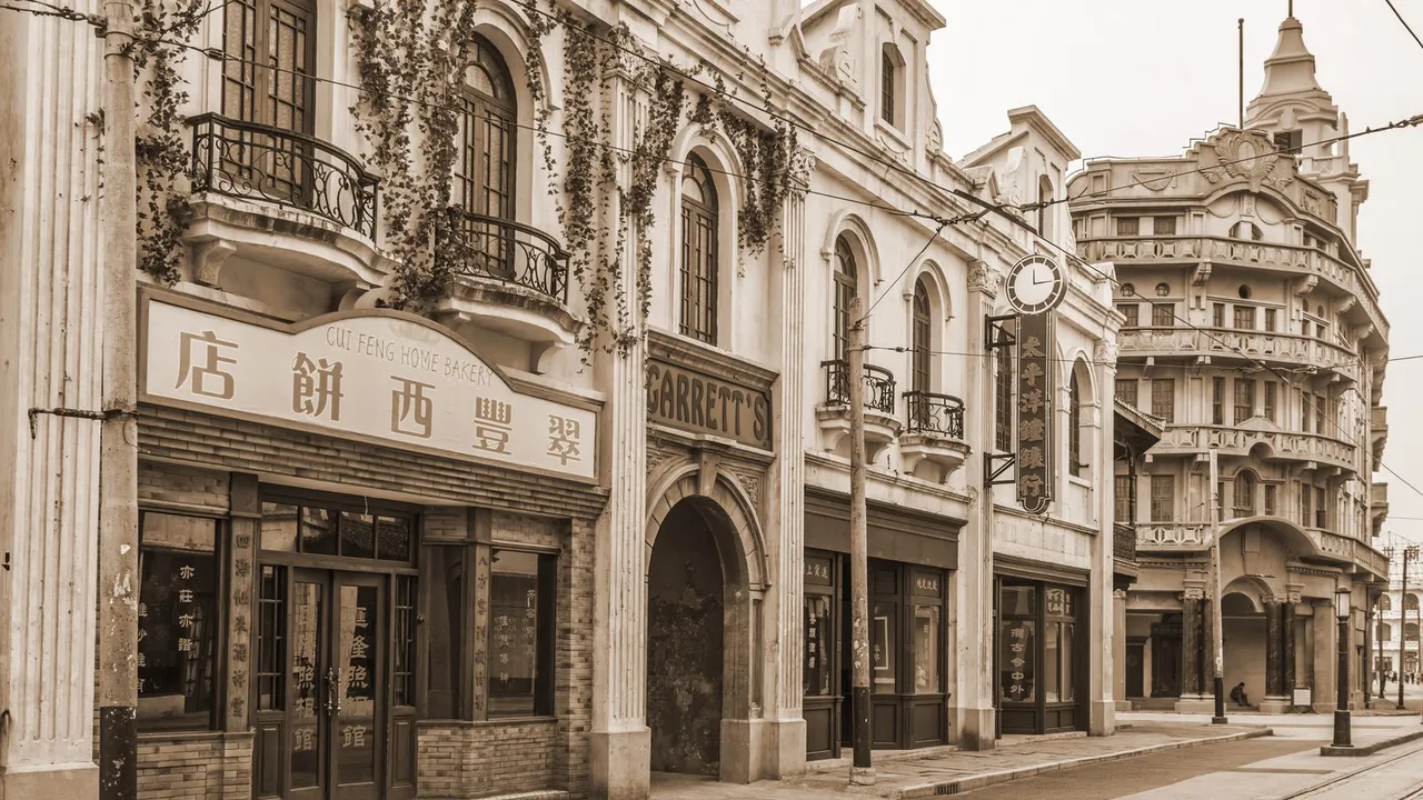 Rua histórica de uma cidade antiga em tom sépia